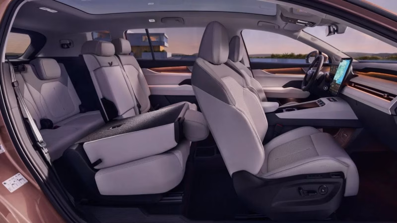 Салон Skoda Peaq